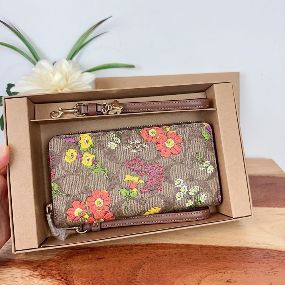 NWT Coach Boxed Long Zip Around Wallet In Signature Canvas With Floral Print - Picture 3 of 8